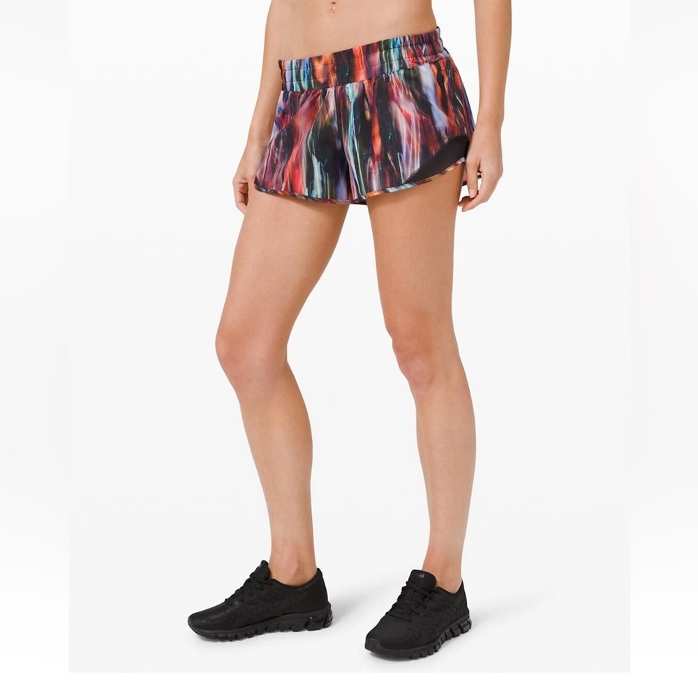 Lululemon Hotty Hot Short High-Rise
Chroma Fusion Multi / Black Size 6 Tall‎